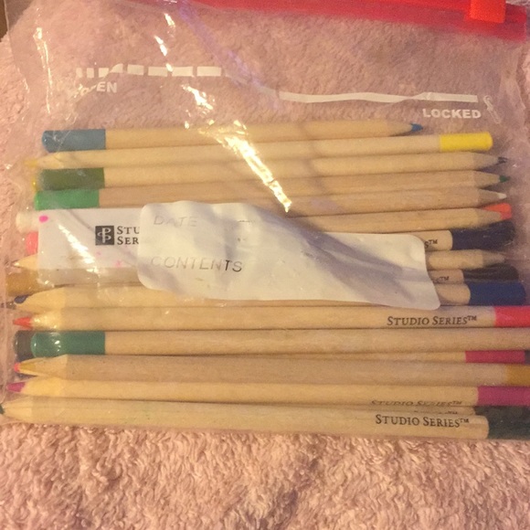 Lots of colored pencils with eraser they came with - Picture 1 of 1